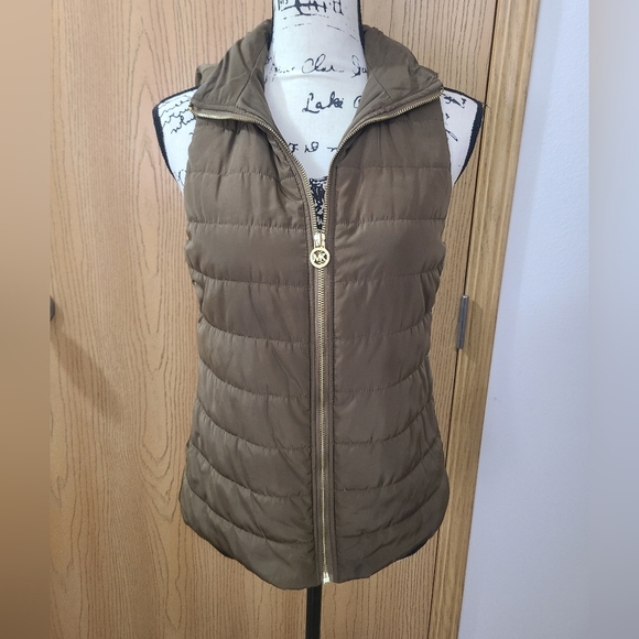 Michael Kors Olive Green Zip Up Puffer Vest - Picture 1 of 3